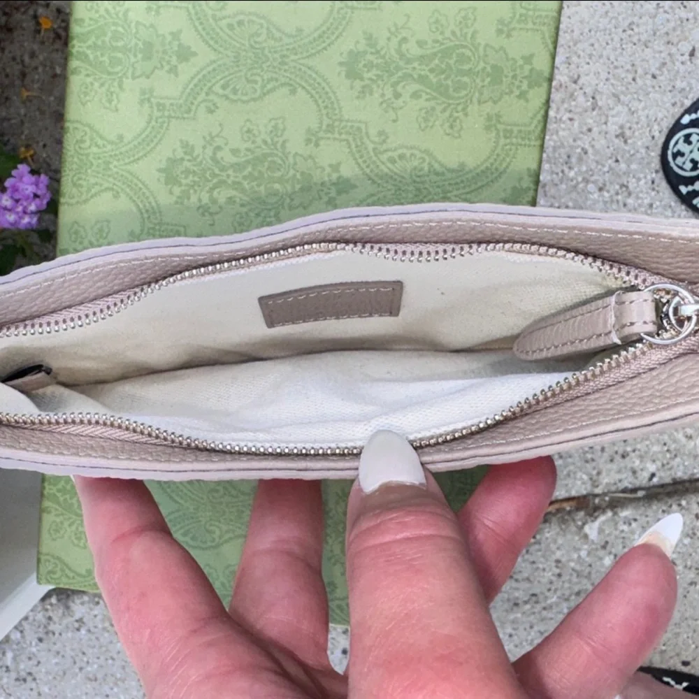 GUCCI GG EMBLEM SMALL LEATHER SHOULDER BAG TAUPE - Picture 10 of 13